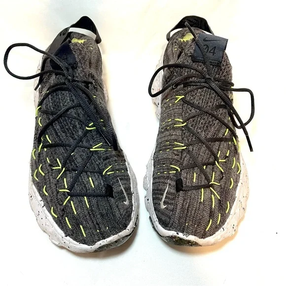 NIKE Space Hippie 04 Men’s Sneaker in Black/Volt - Picture 3 of 8